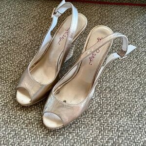 Lilly Pulitzer gold wedge sandals, size 8.5